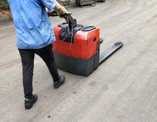 某飛機制造集團，諾力全電動(dòng)搬運車(chē)PT系列.jpg