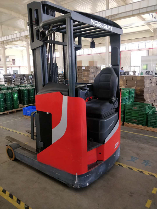 某汽車(chē)零件制造工廠(chǎng)，諾力大前移RT系列.jpg