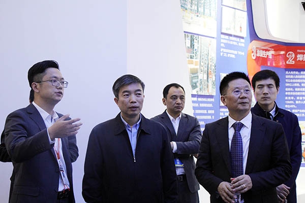 工信部裝備司副司長(cháng)羅俊杰一行蒞臨諾力股份調研指導